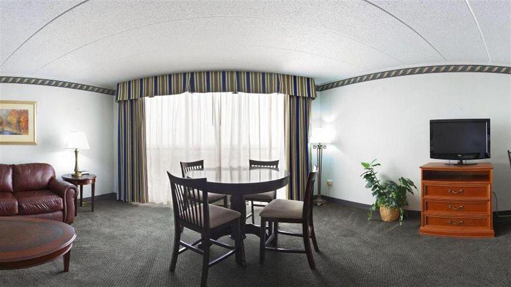 Holiday Inn Rockford By Ihg Exteriör bild