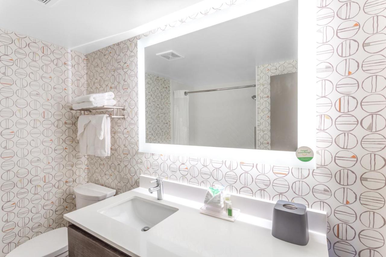 Holiday Inn Rockford By Ihg Exteriör bild