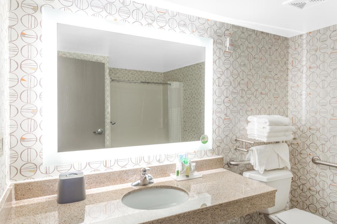 Holiday Inn Rockford By Ihg Exteriör bild