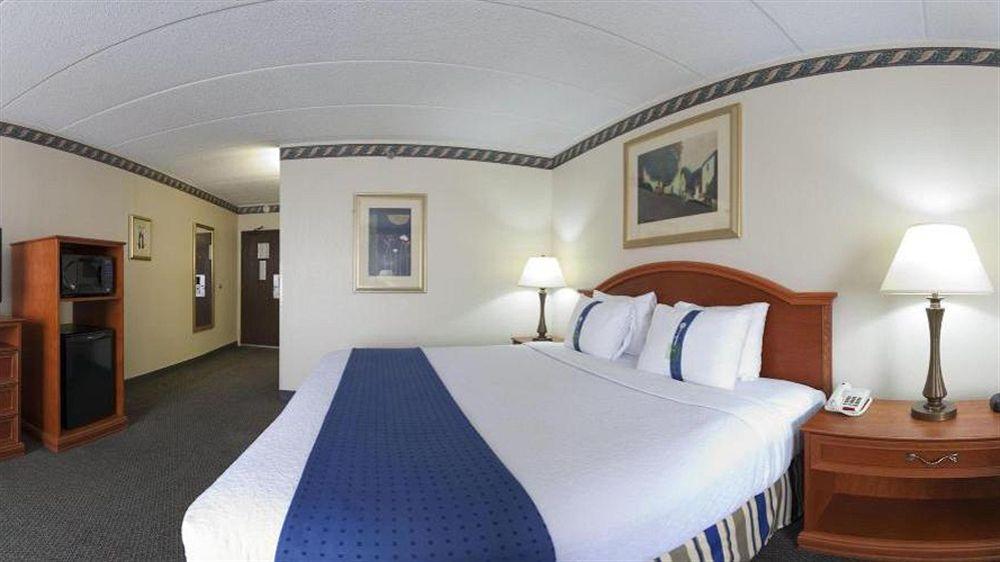Holiday Inn Rockford By Ihg Exteriör bild