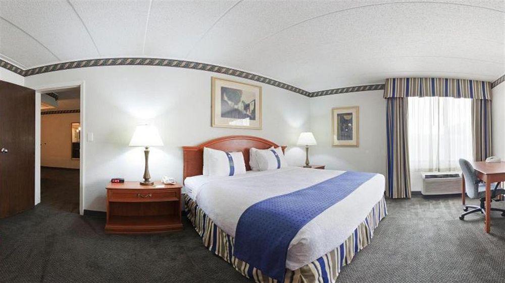 Holiday Inn Rockford By Ihg Exteriör bild